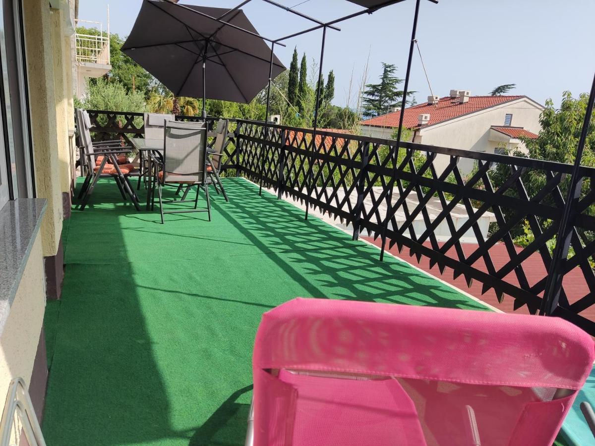 Apartment Teresa With Big Terrace Dramalj Crikvenica Bagian luar foto